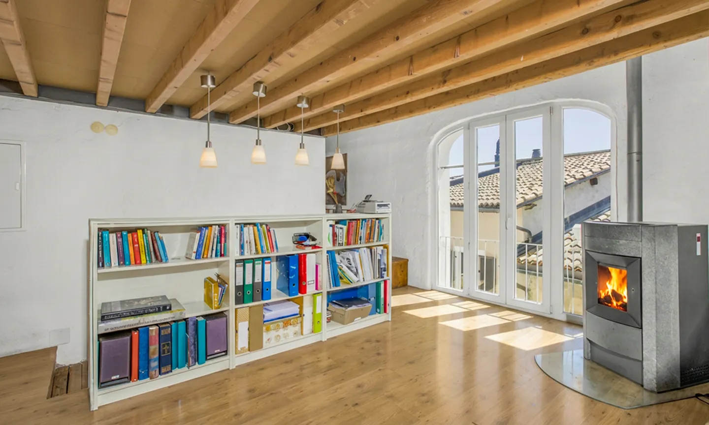 HISTORIC HOUSE RENOVATED WITH 4.5 ROOMS AND TERRACE IN BESAZIO - Photo 4 of 9