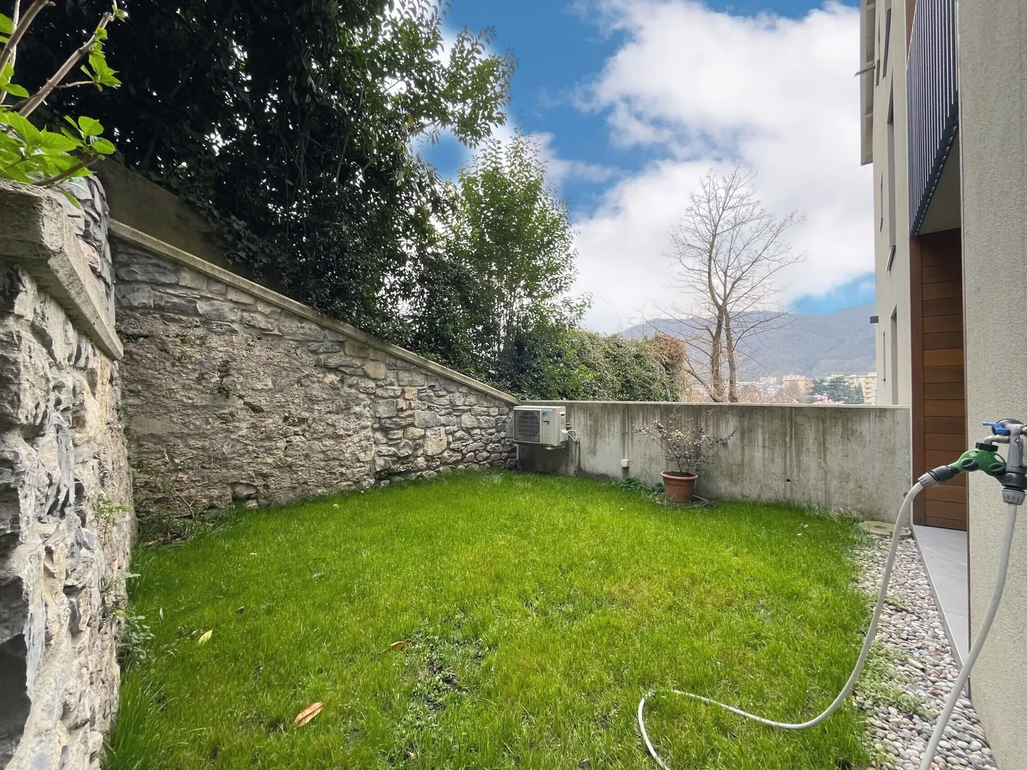 AFFITTASI MODERNO 2.5 LOCALI CON GIARDINO A VACALLO - Photo 3 sur 10