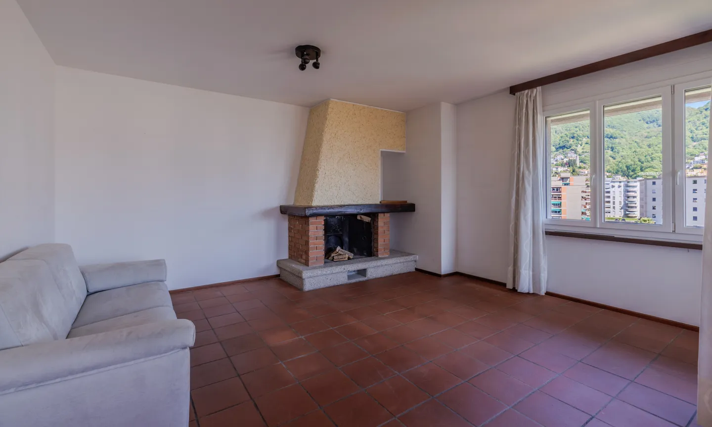 AMPIO APPARTAMENTO 5.5 LOCALI A POCHI PASSI DA LUGANO - Foto 2 von 9