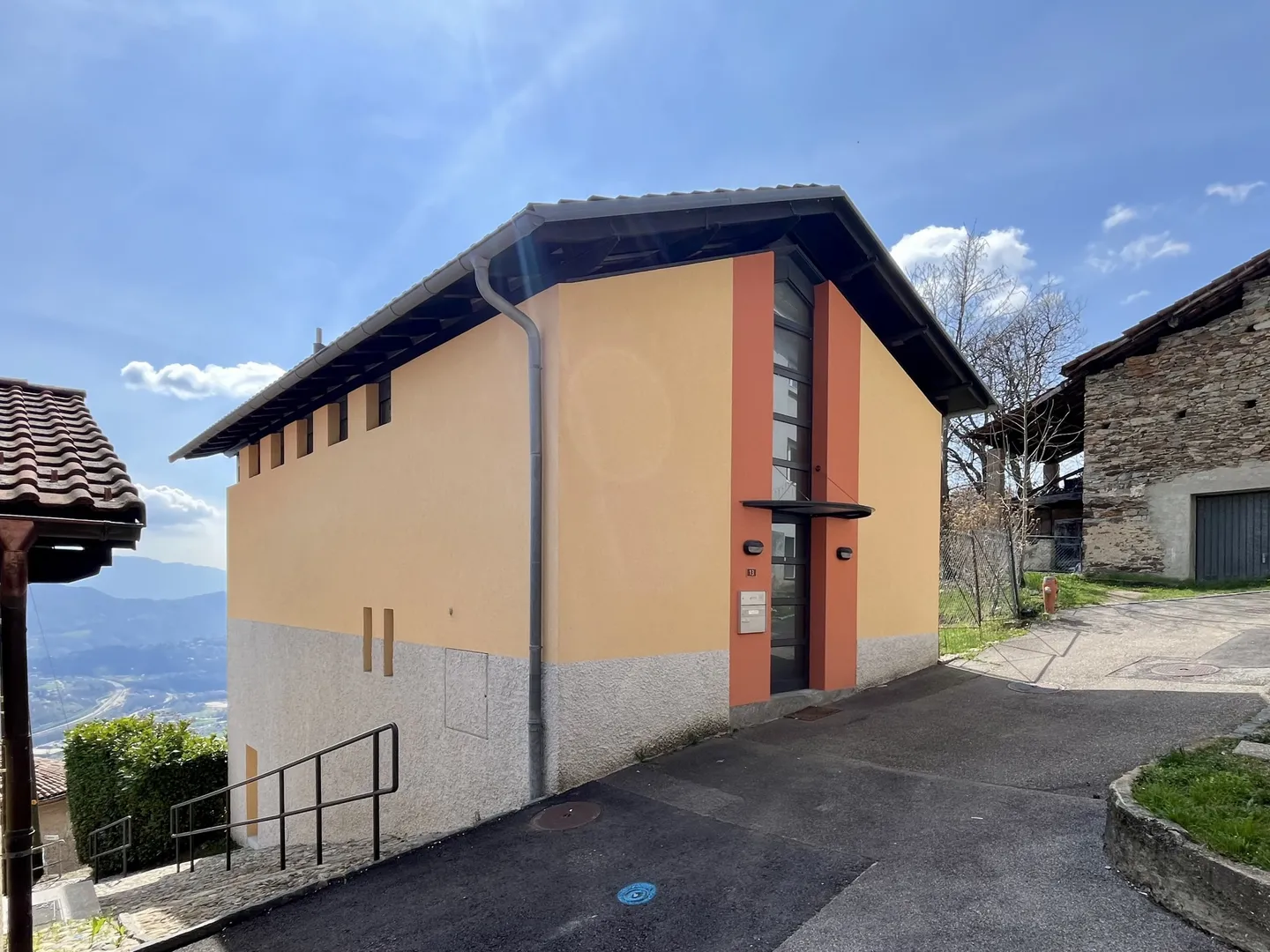 BRIGHT HOUSE 3.5 ROOMS LAKE VIEW + OFFICE IN CADEMARIO - Photo 9 of 9