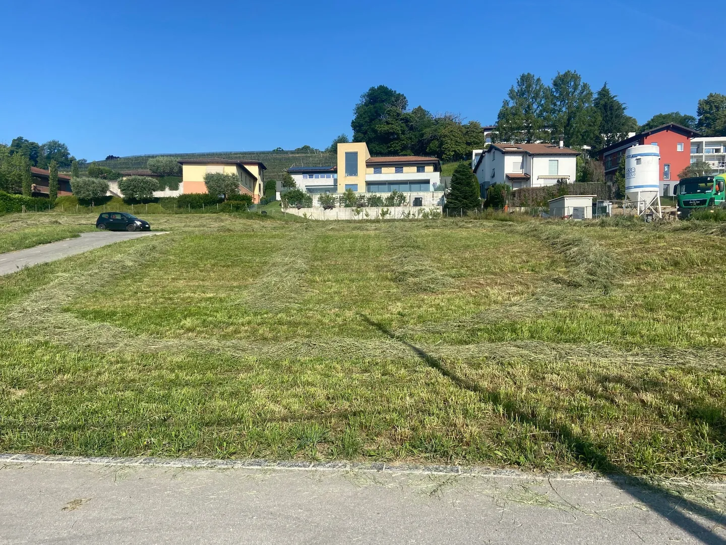 GRANDE PORTE DE TERRAIN POUR UNE VILLA SPACIEUSE À STABIO - Photo 2 sur 2