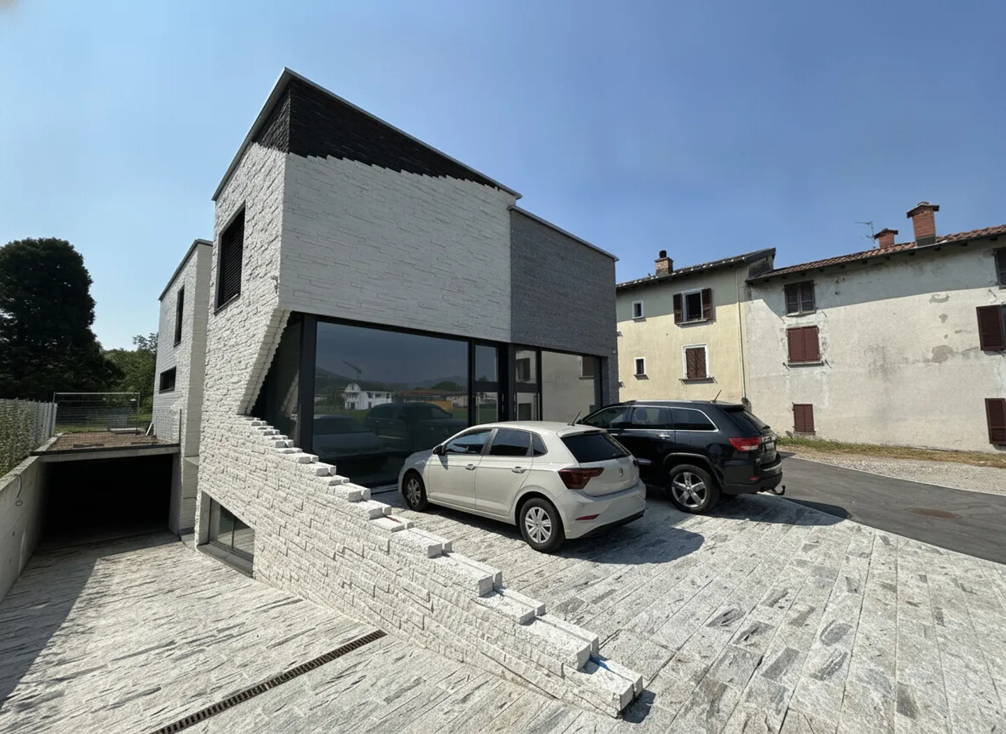 FOR RENT COMMERCIAL SPACE IN STRATEGIC AREA IN NOVAZZANO - Photo 8 of 9