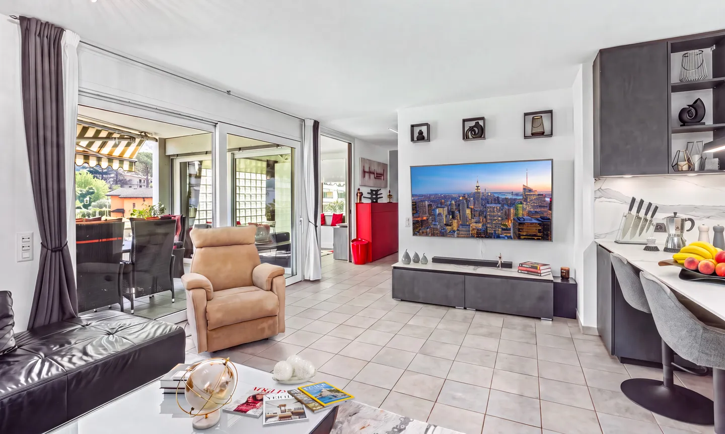 SPACIOUS AND MODERN 4.5 ROOMS WITH TERRACE IN LUGANO-PREGASSONA - Photo 4 of 12