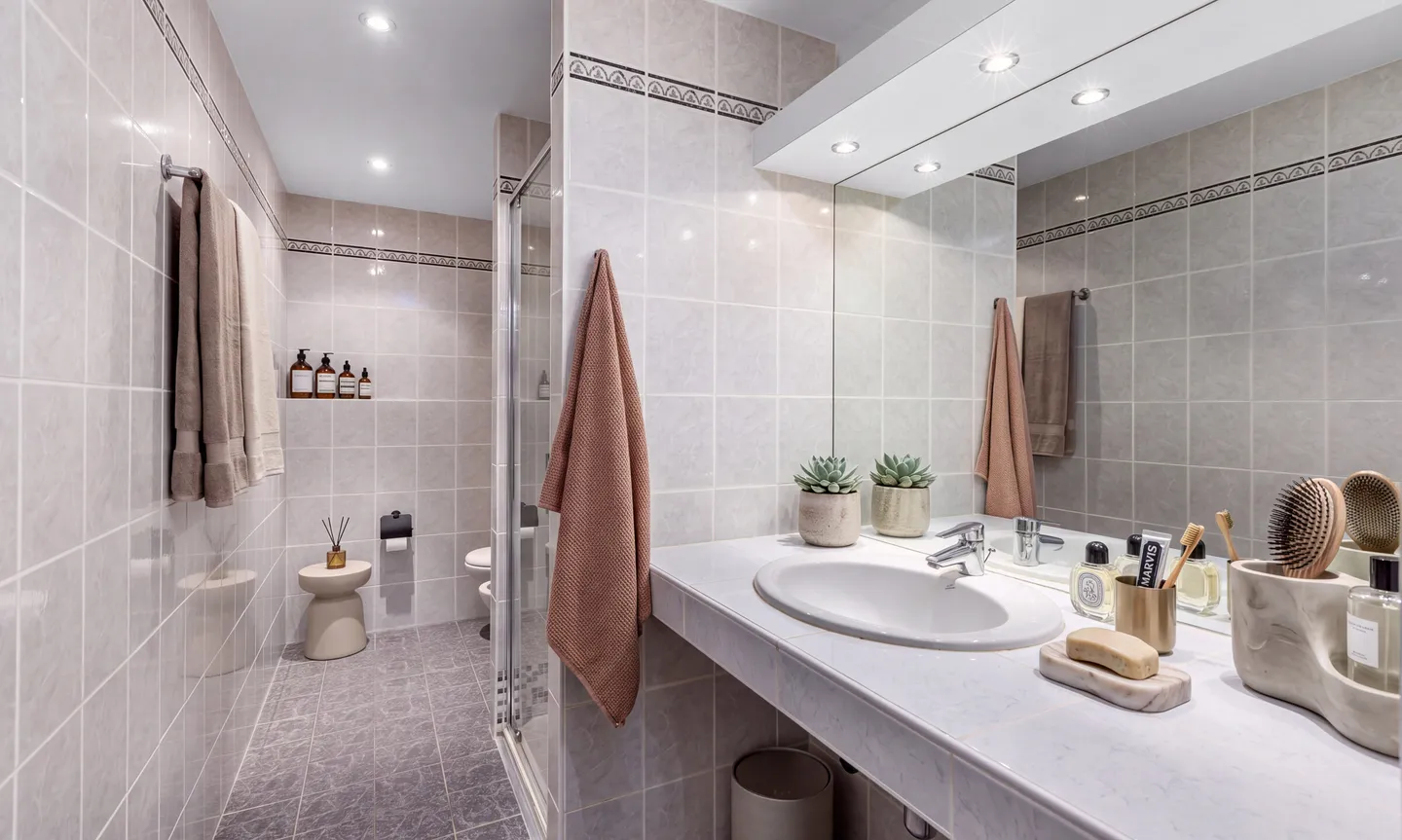 SPACIOUS AND MODERN 4.5 ROOMS WITH TERRACE IN LUGANO-PREGASSONA - Photo 11 of 12