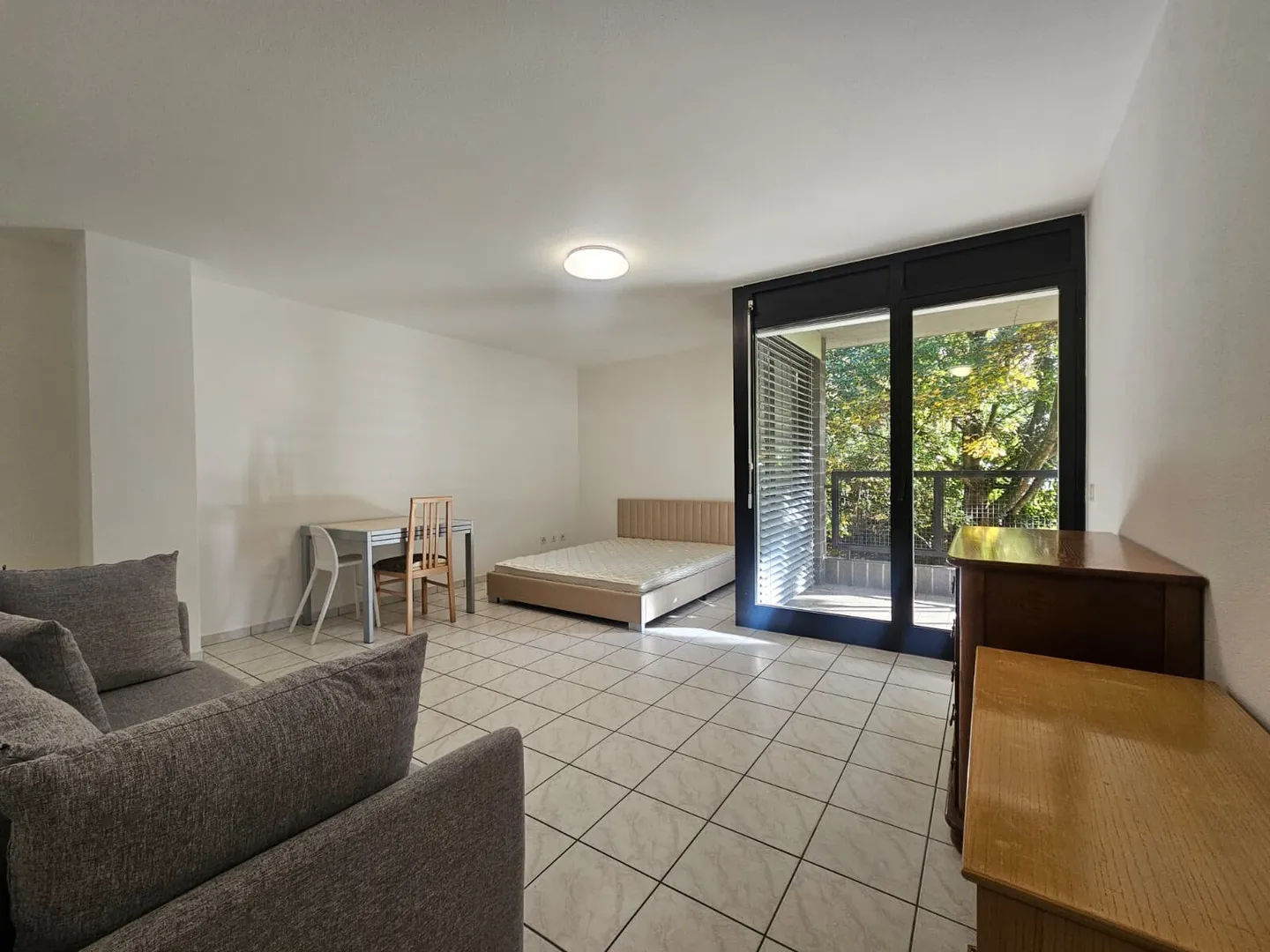 MIETE 1,5 ZIMMER IN EINER BEQUEMEN GEGEN MIT LUGANO CORNAREDO - Foto 1 von 6