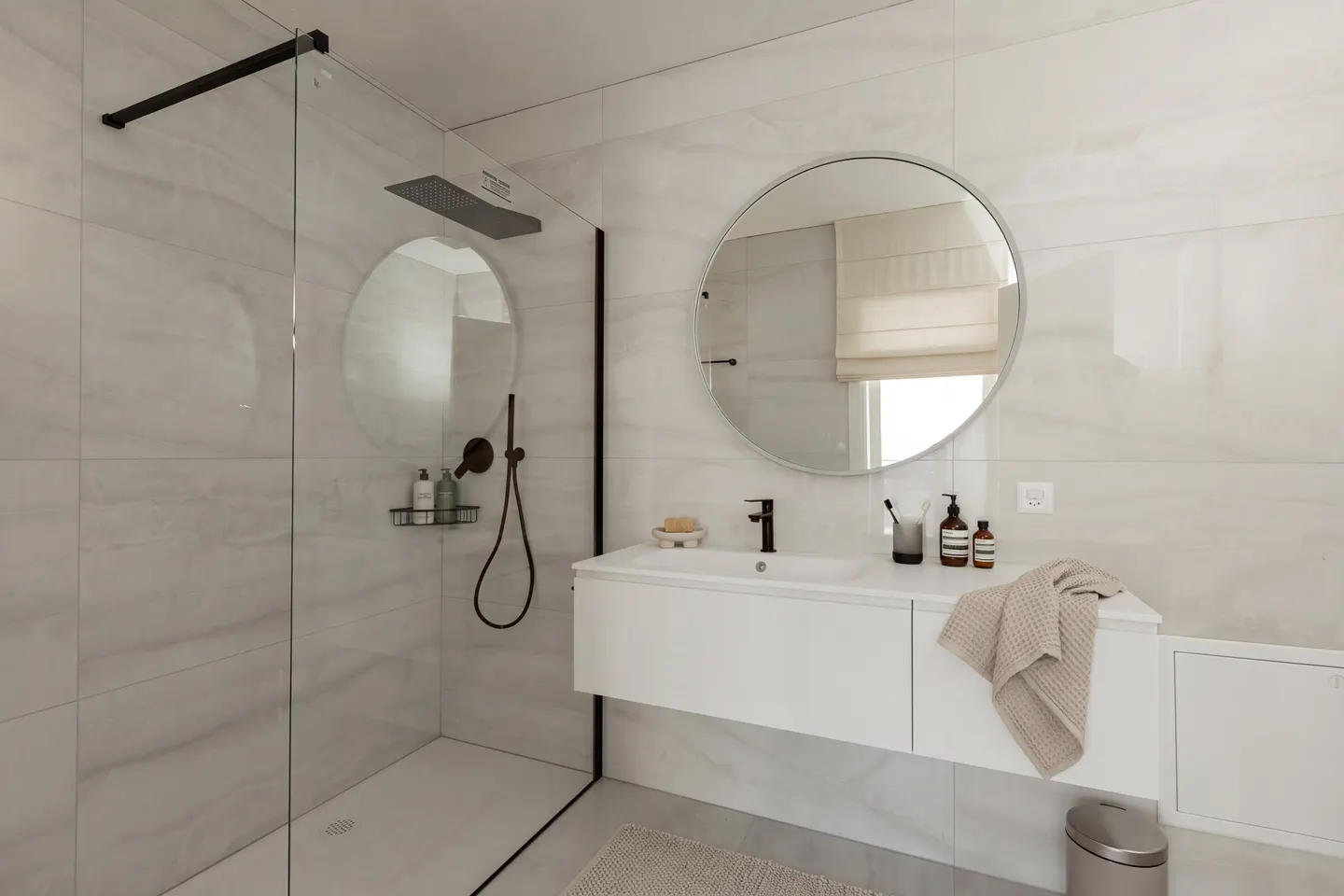 Penthouse exclusif et nouveau de 3,5 pièces avec vue sur le lac à Ponte Tresa - Photo 8 sur 11