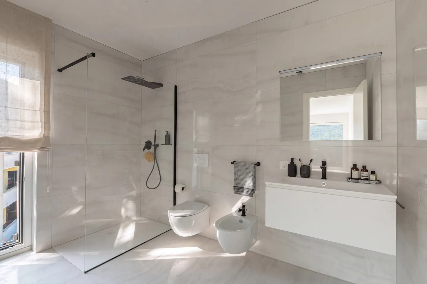 Penthouse exclusif et nouveau de 3,5 pièces avec vue sur le lac à Ponte Tresa - Photo 10 sur 11