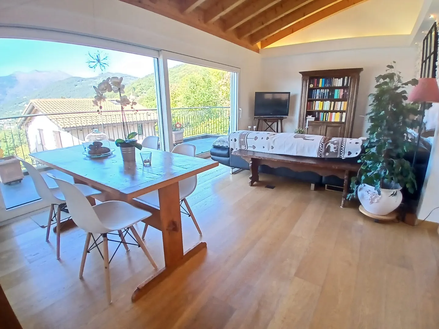 Attico moderno con terrazza a Villa Luganese - Foto 5 di 13