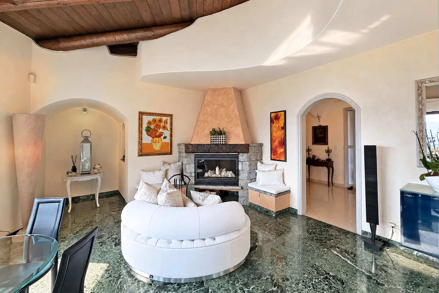 SCHÖNE VILLA MIT 5.5 ZIMMERN UND SEEBLICK MIT INNENPOOL IN PURA - Foto 5 von 9