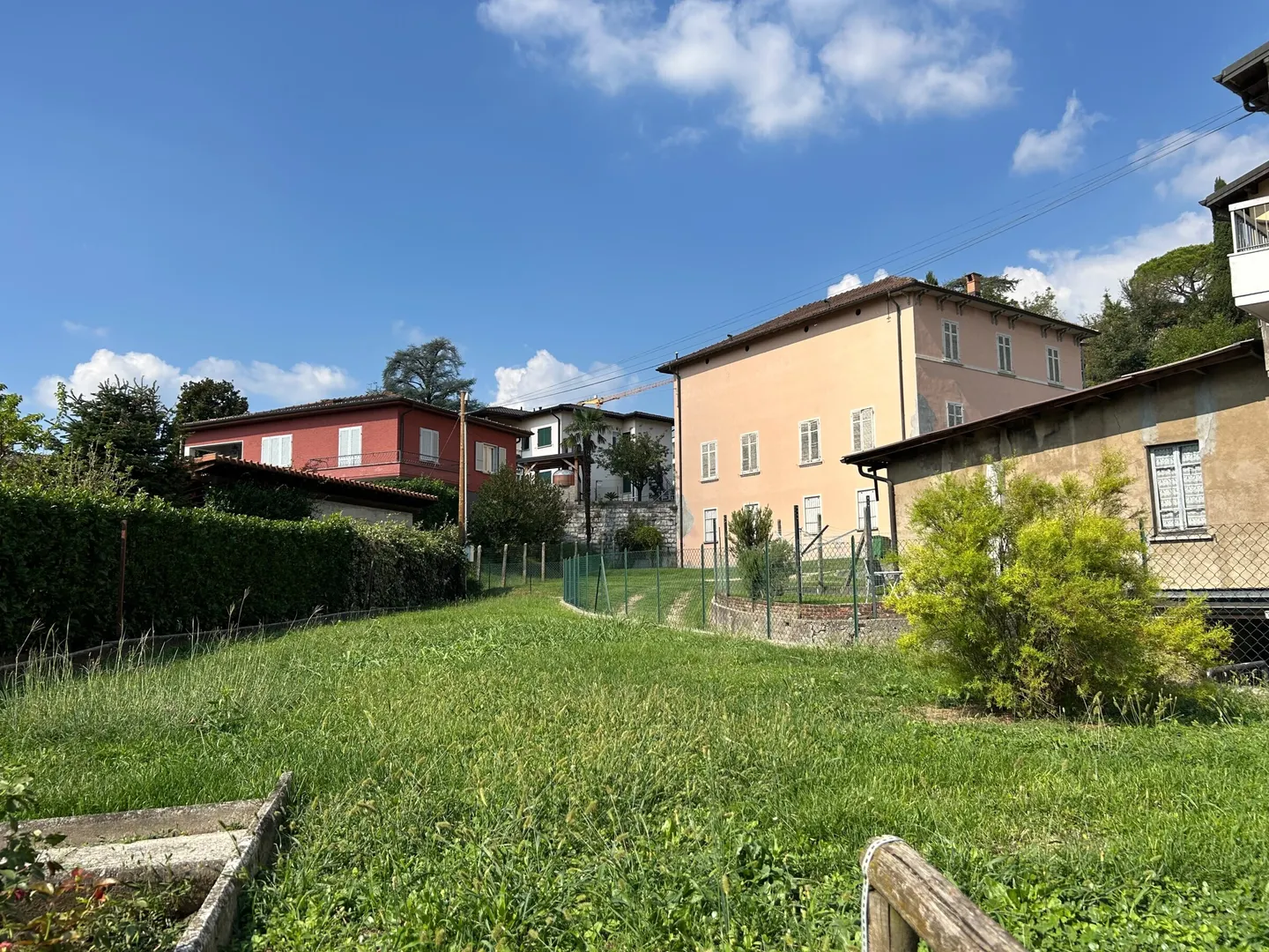 5-ZIMMER-HAUS MIT GROSSEM LAGER UND GARTEN IN BALERNA - Foto 2 von 9