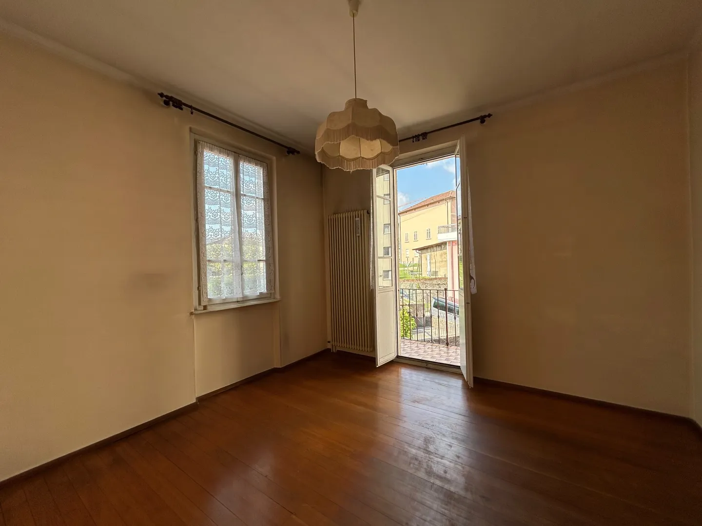 5-ZIMMER-HAUS MIT GROSSEM LAGER UND GARTEN IN BALERNA - Foto 8 von 9