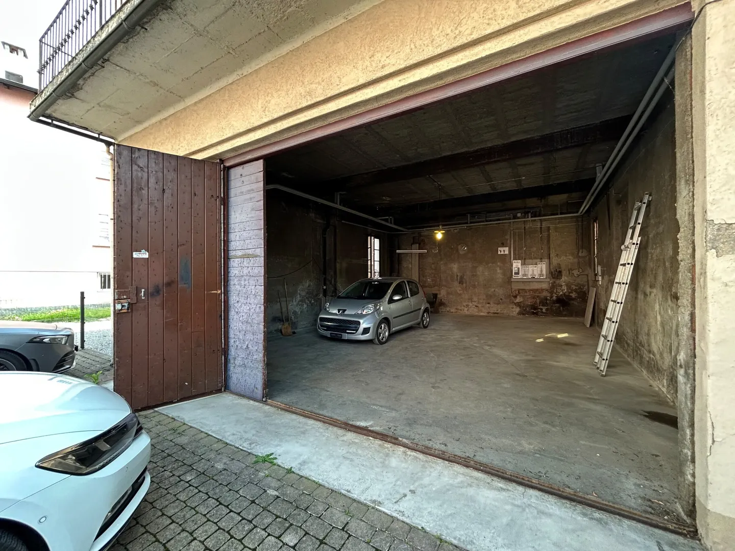5-ZIMMER-HAUS MIT GROSSEM LAGER UND GARTEN IN BALERNA - Foto 9 von 9
