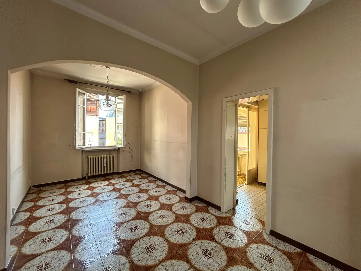 5-ZIMMER-HAUS MIT GROSSEM LAGER UND GARTEN IN BALERNA - Foto 5 von 9