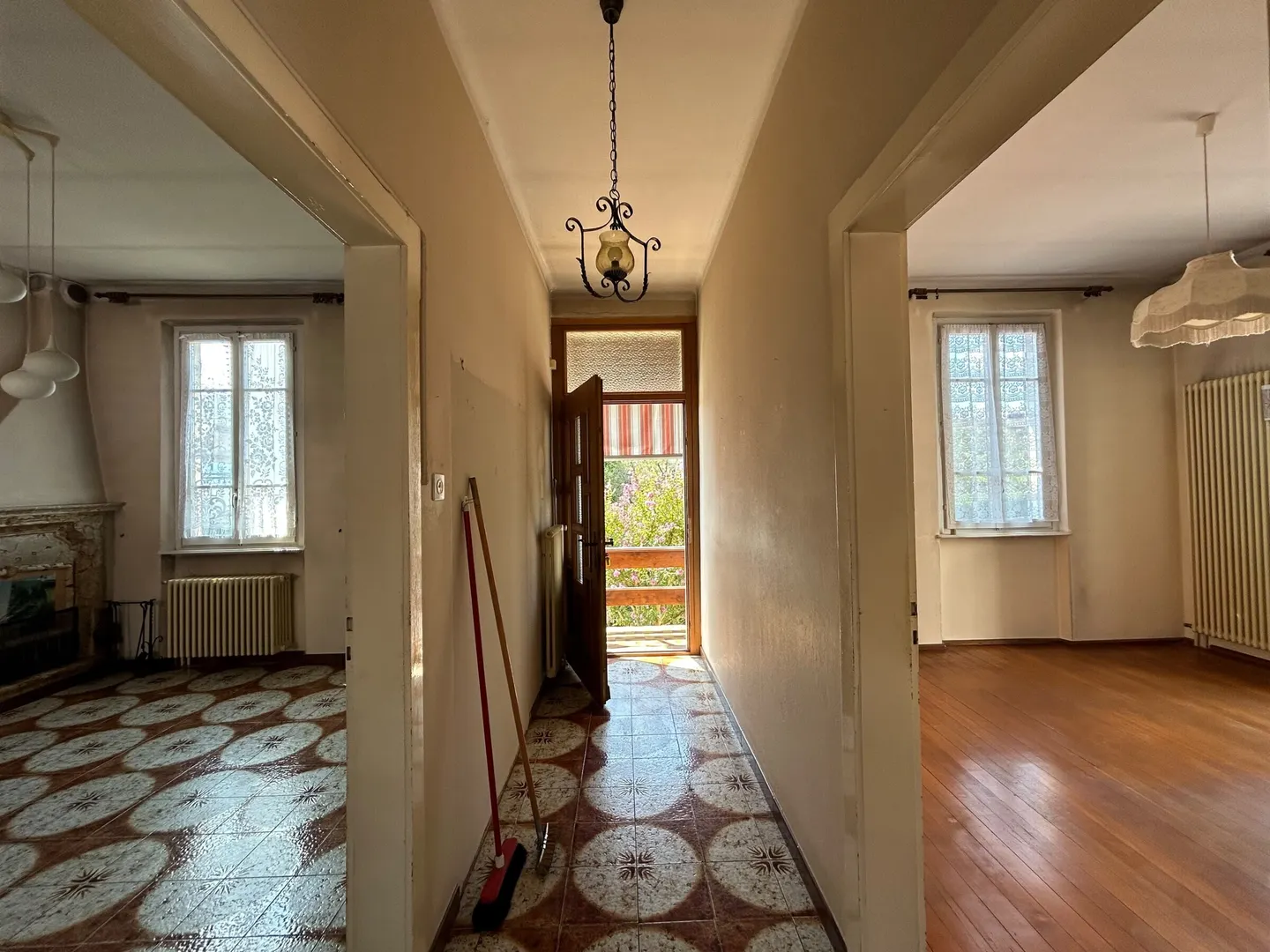 5-ZIMMER-HAUS MIT GROSSEM LAGER UND GARTEN IN BALERNA - Foto 4 von 9
