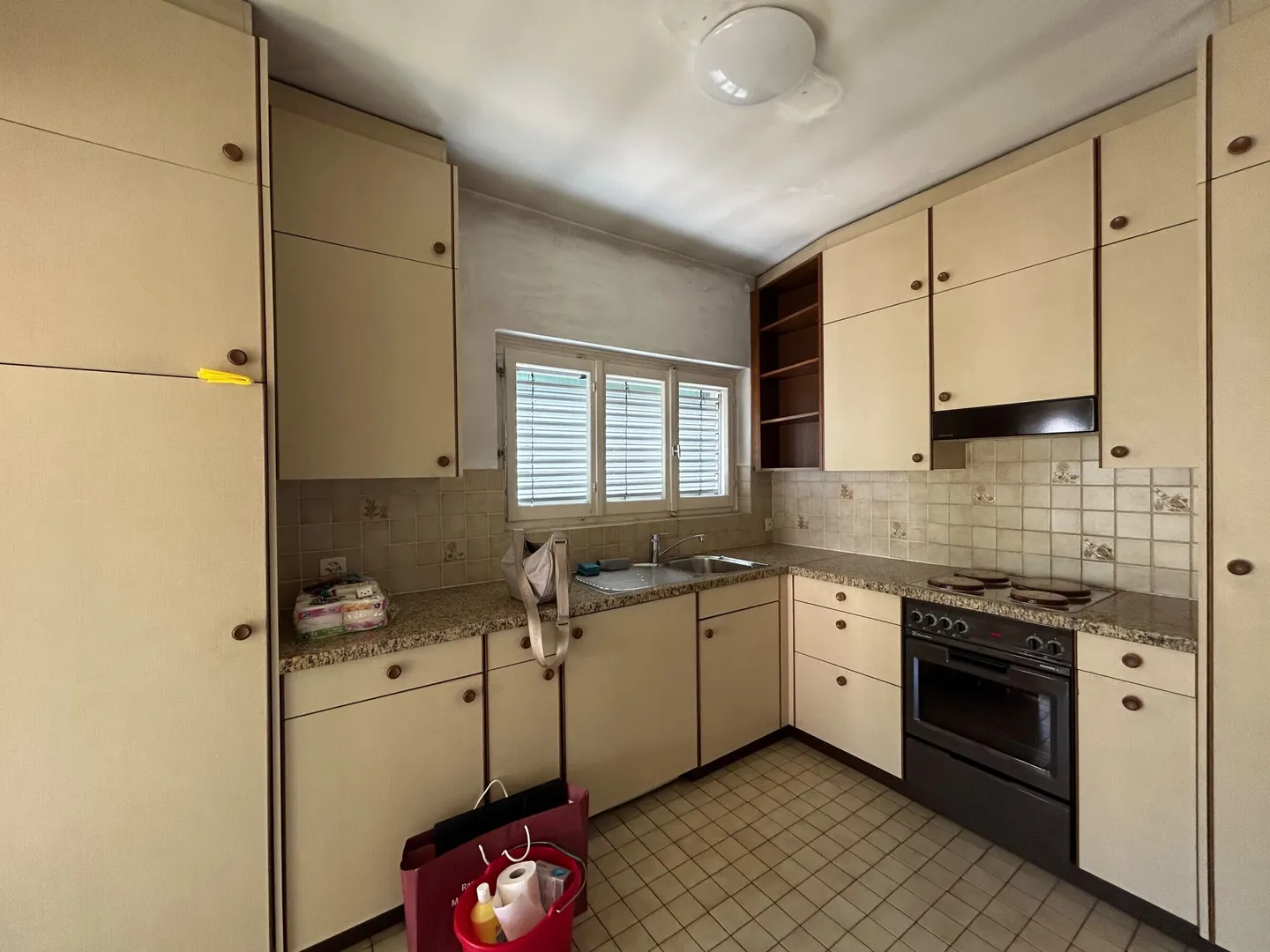 5-ZIMMER-HAUS MIT GROSSEM LAGER UND GARTEN IN BALERNA - Foto 6 von 9