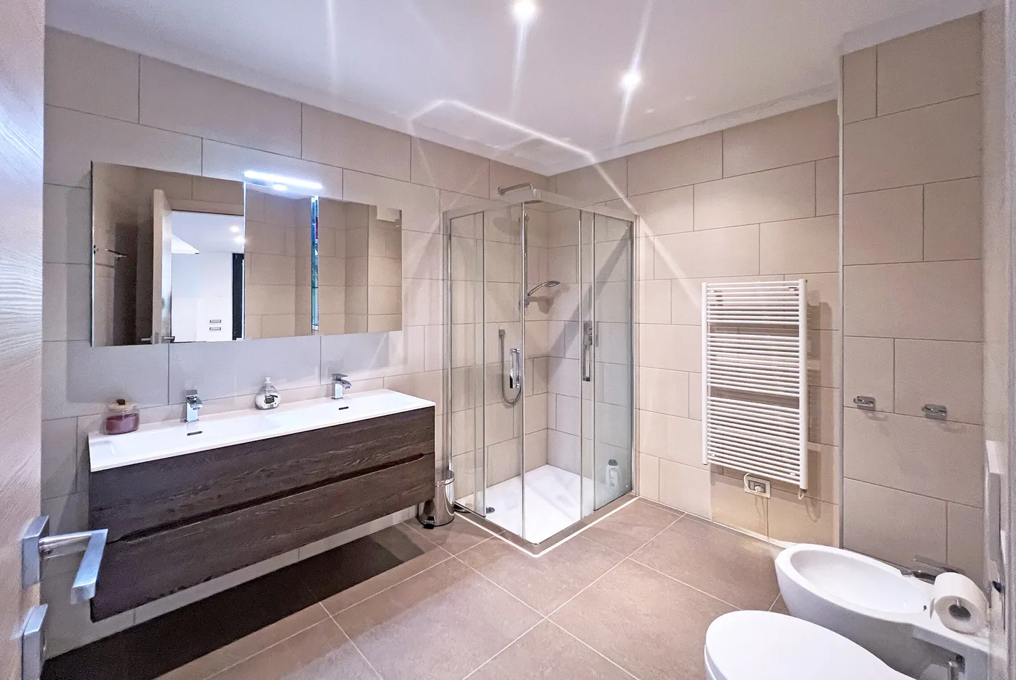SPACIEUX ET MODERNE 3.5 DE 140MQ AVEC JARDIN PRIVÉ À MASSAGNO - Photo 7 sur 9