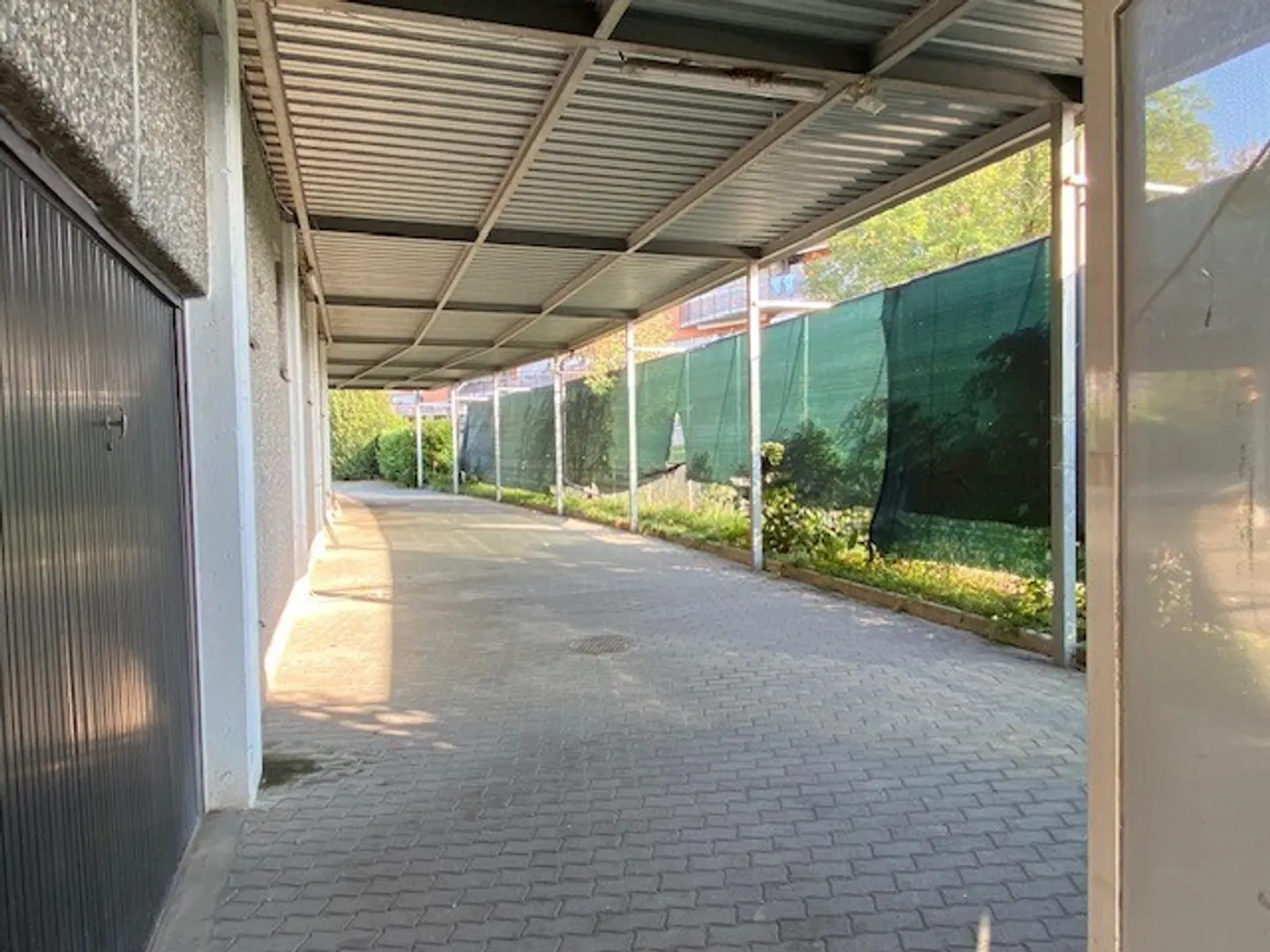 SPACIOUS INDEPENDENT CRAFT/COMMERCIAL BUILDING IN BALERNA - Photo 6 of 9