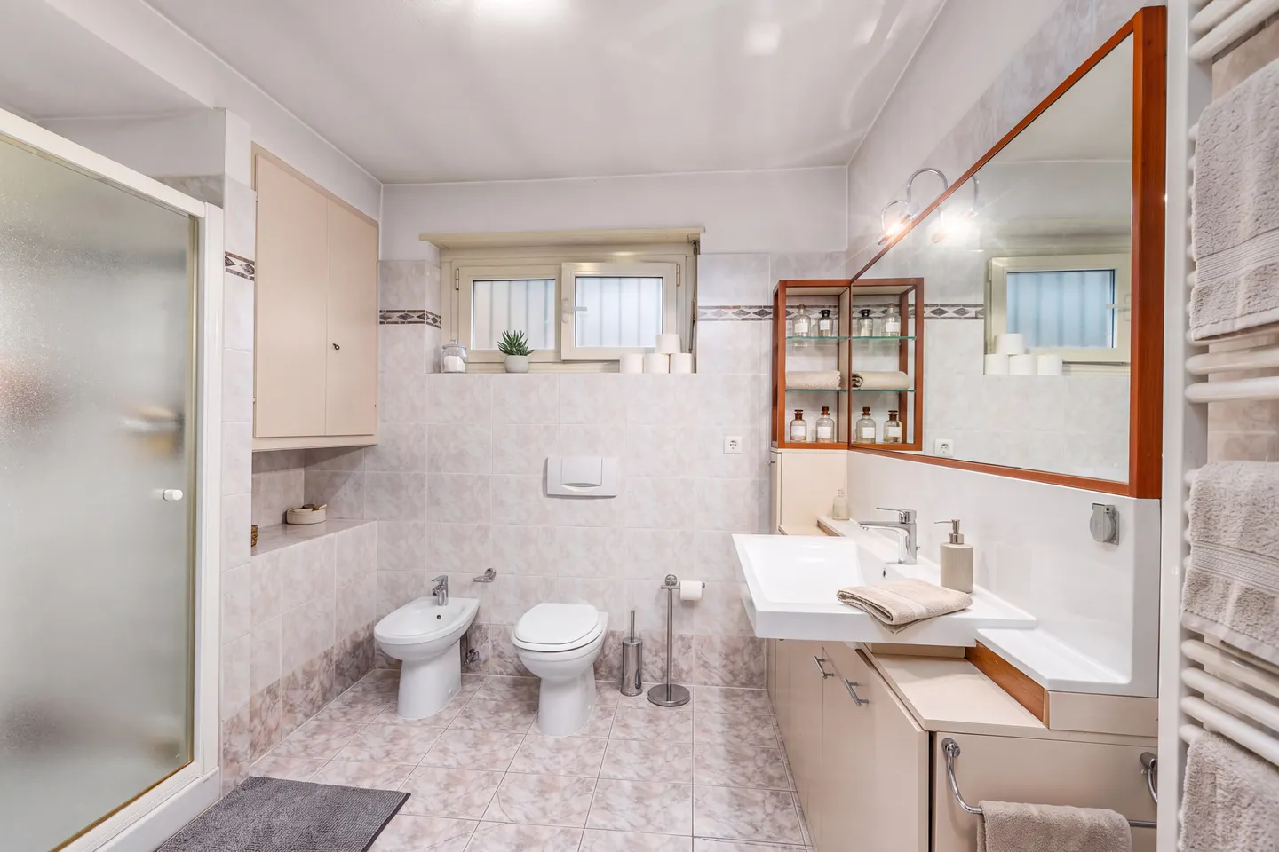 VILLA INDÉPENDANTE RÉNOVÉE AVEC VUE OUVERTE À VACALLO - Photo 8 sur 13