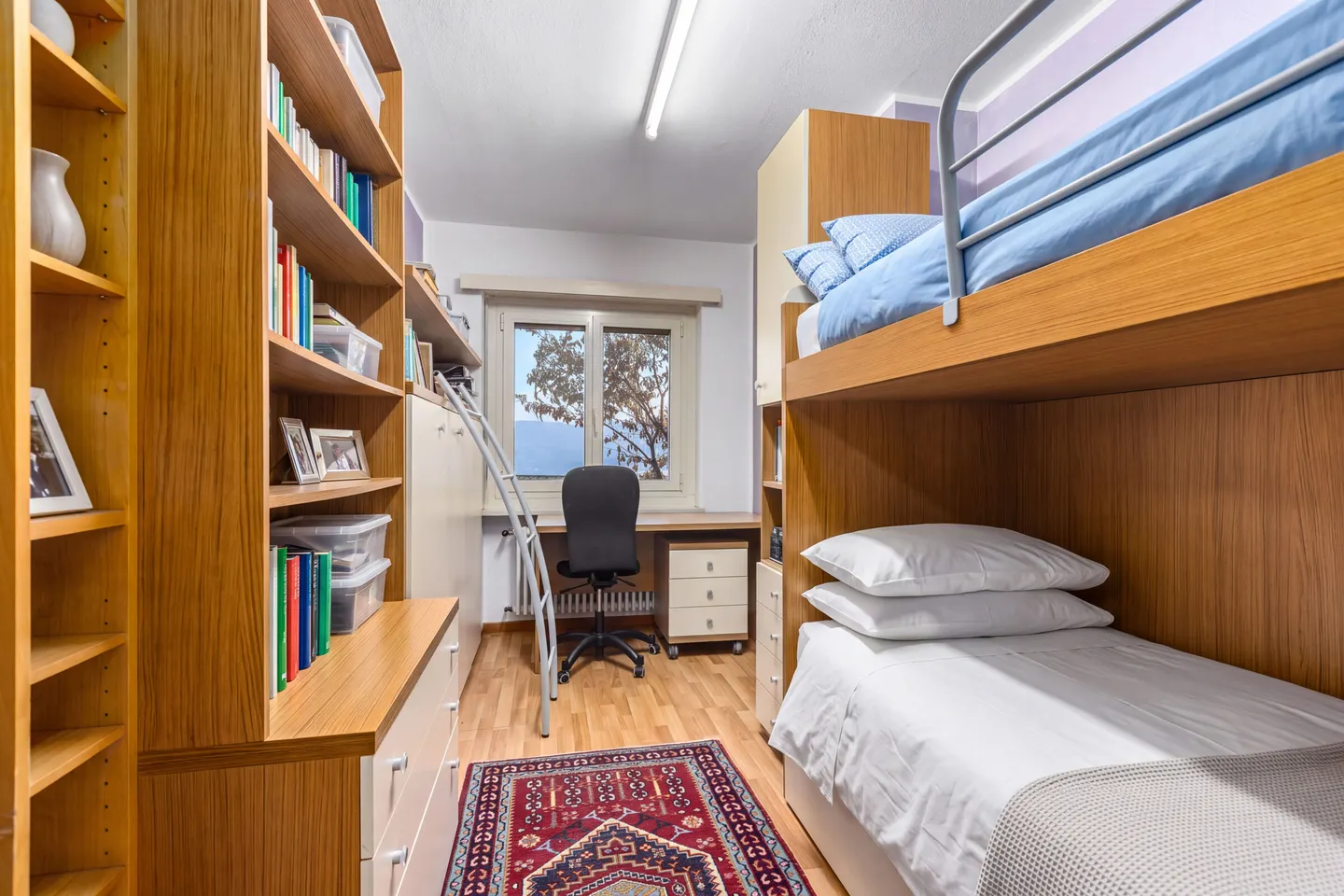 VILLA INDÉPENDANTE RÉNOVÉE AVEC VUE OUVERTE À VACALLO - Photo 12 sur 13