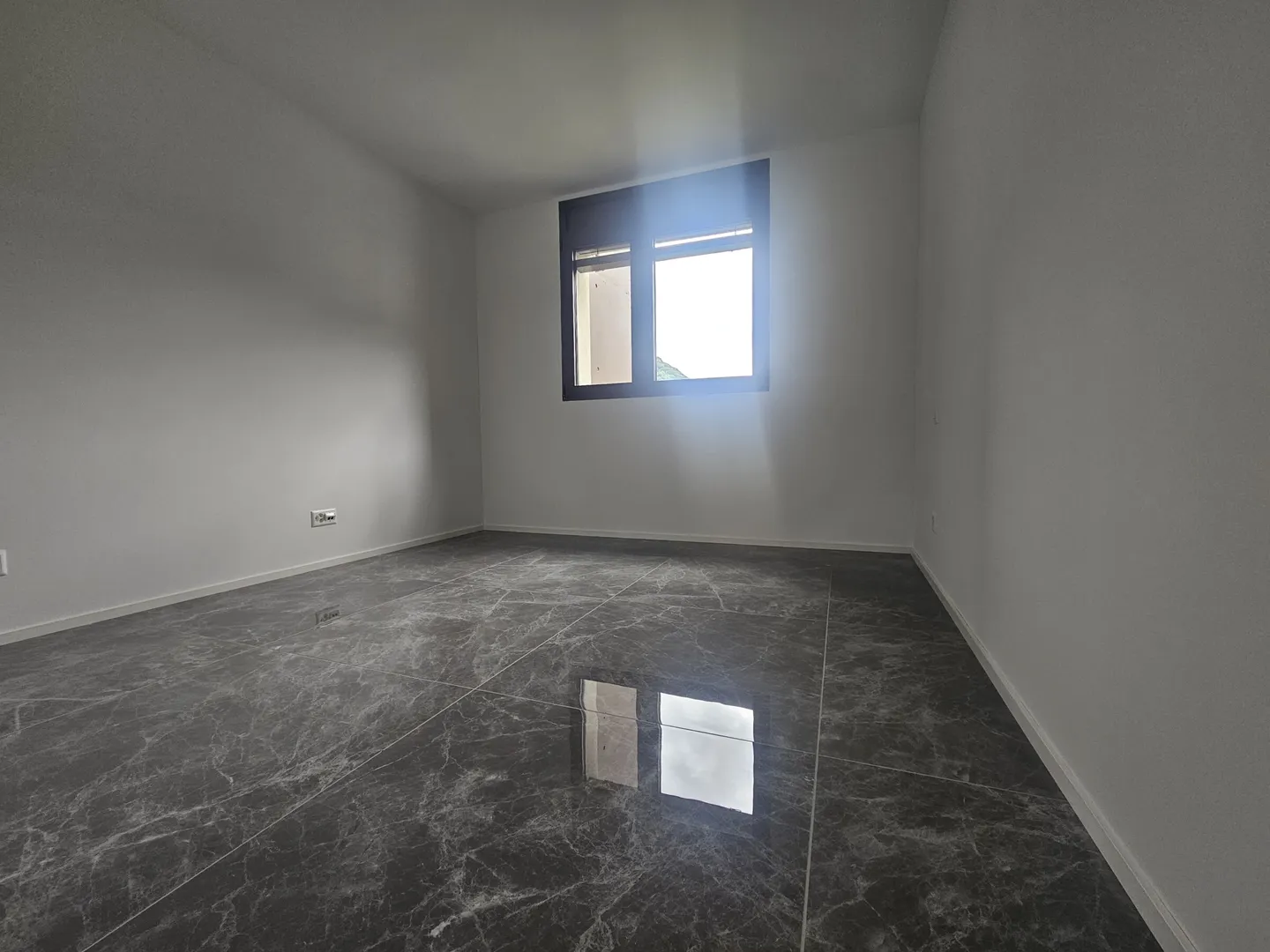 FOR RENT NEW AND BEAUTIFUL 3.5 ROOMS IN LUMINO - Photo 4 of 9