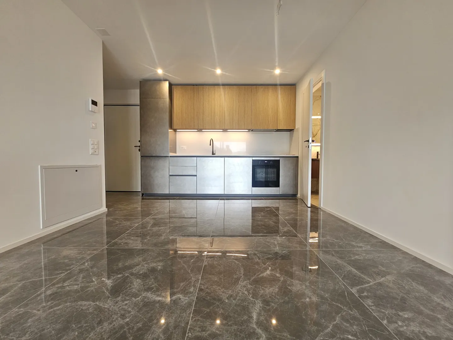 FOR RENT NEW AND BEAUTIFUL 3.5 ROOMS IN LUMINO - Photo 1 of 9