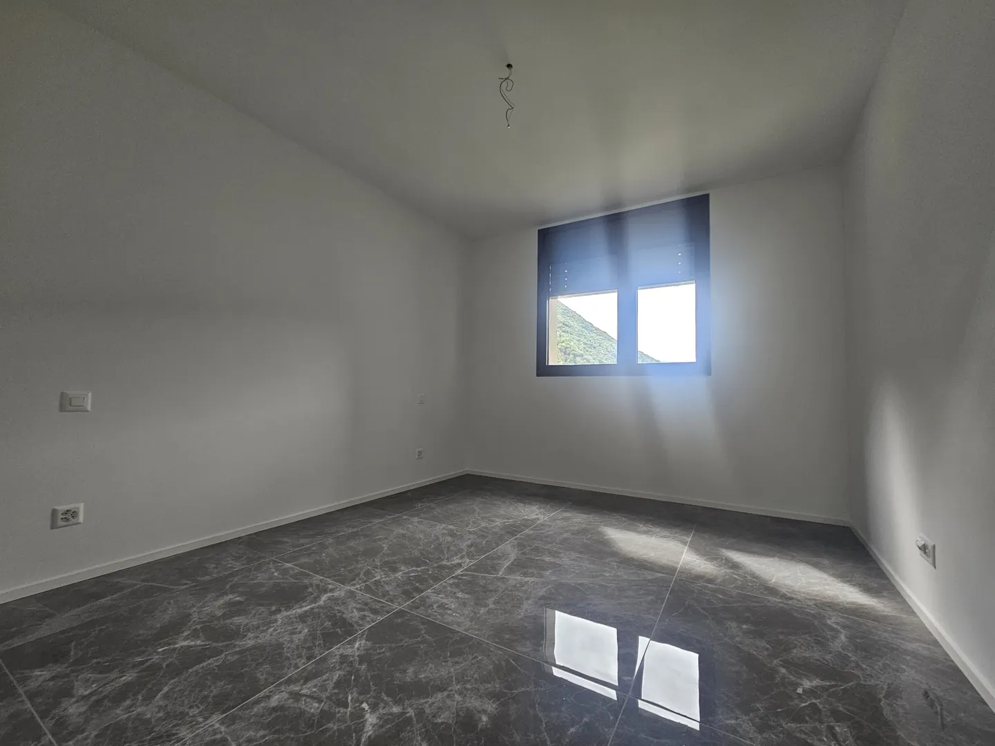 FOR RENT NEW AND BEAUTIFUL 3.5 ROOMS IN LUMINO - Photo 6 of 9