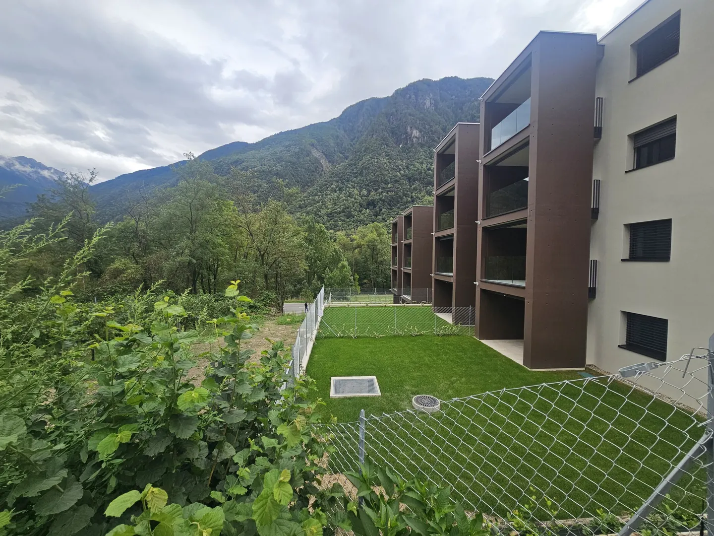 FOR RENT NEW 2.5 ROOMS WITH OPEN VIEW IN LUMINO - Photo 8 of 9