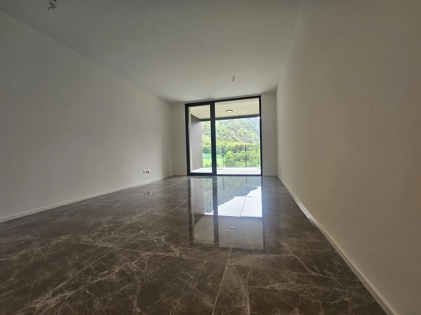 FOR RENT NEW 2.5 ROOMS WITH OPEN VIEW IN LUMINO - Photo 2 of 9