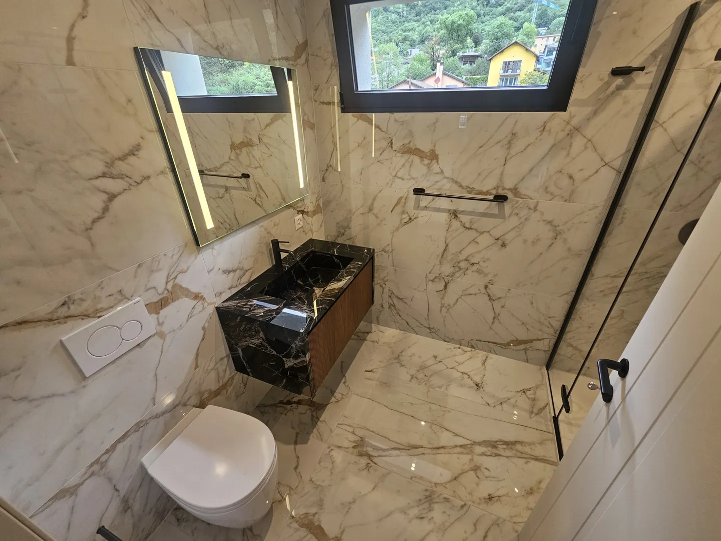 FOR RENT NEW 2.5 ROOMS WITH OPEN VIEW IN LUMINO - Photo 5 of 9