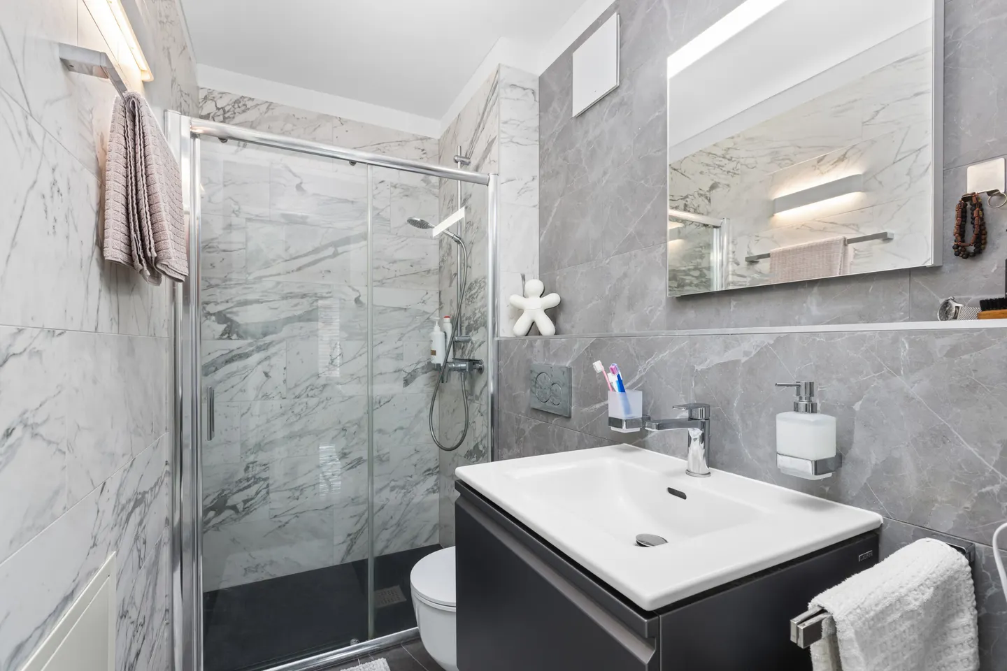MODERNES 3.5 ZIMMER MIT GROSSER TERRASSE IN AGNO - Foto 5 von 10