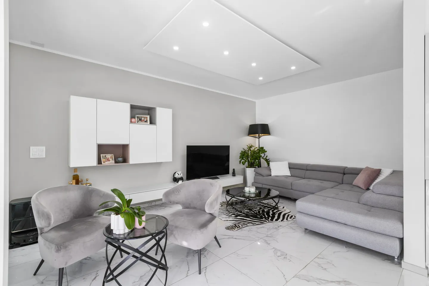 MODERNES 3.5 ZIMMER MIT GROSSER TERRASSE IN AGNO - Foto 4 von 10