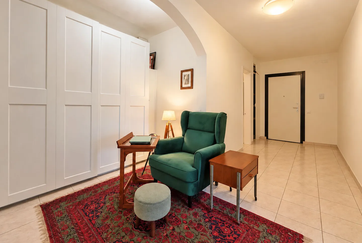 SPACIOUS AND BRIGHT 2.5 ROOMS IN MONCUCCO AREA IN LUGANO - Photo 4 of 9