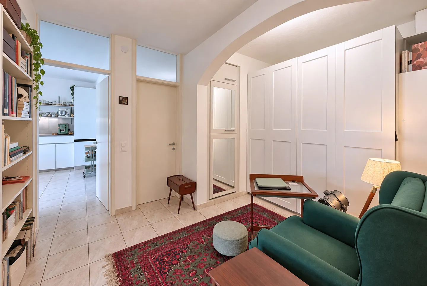 SPACIOUS AND BRIGHT 2.5 ROOMS IN MONCUCCO AREA IN LUGANO - Photo 5 of 9