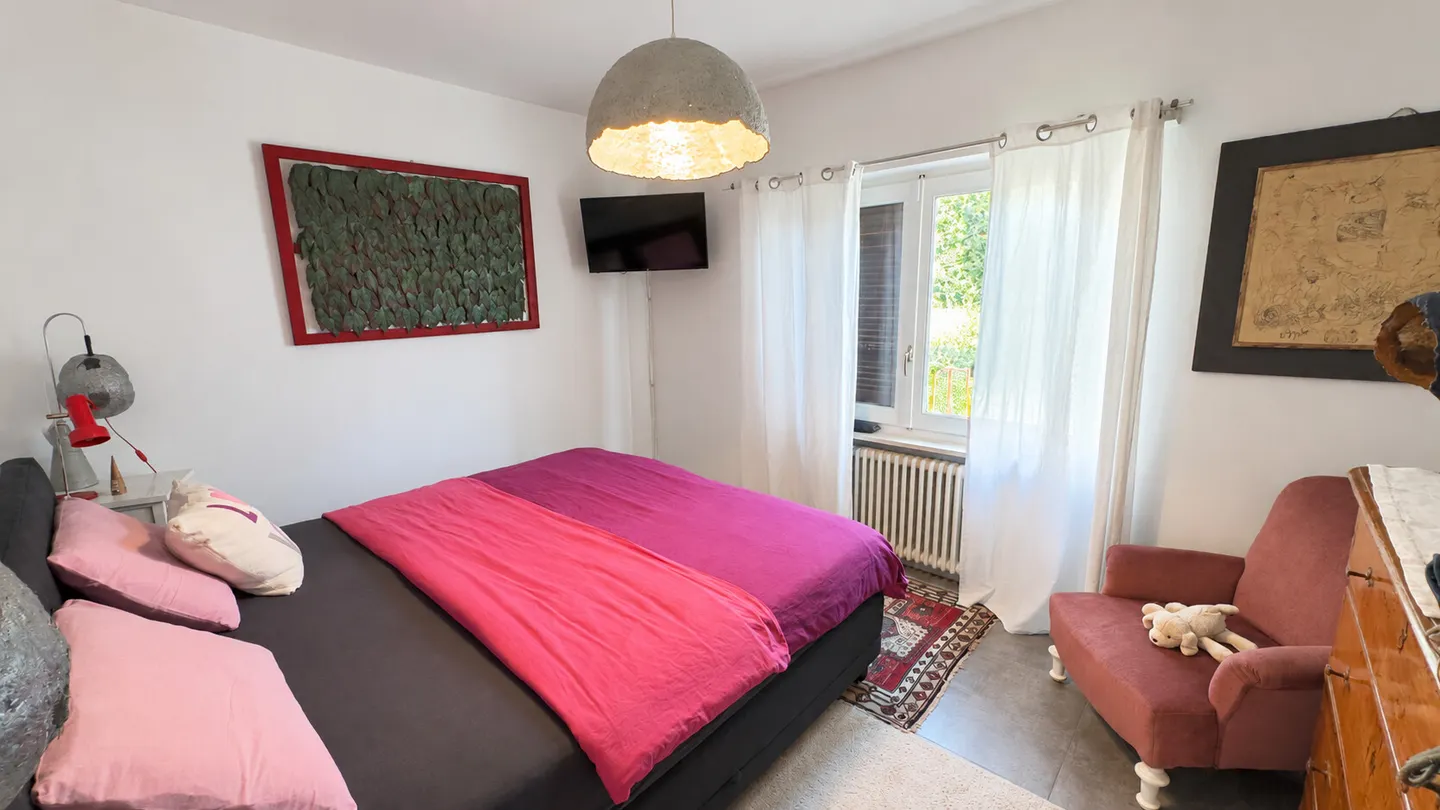 MAISON BIFAMILIALE DE 7 PIÈCES AVEC GRAND JARDIN À SESSA - Photo 4 sur 12