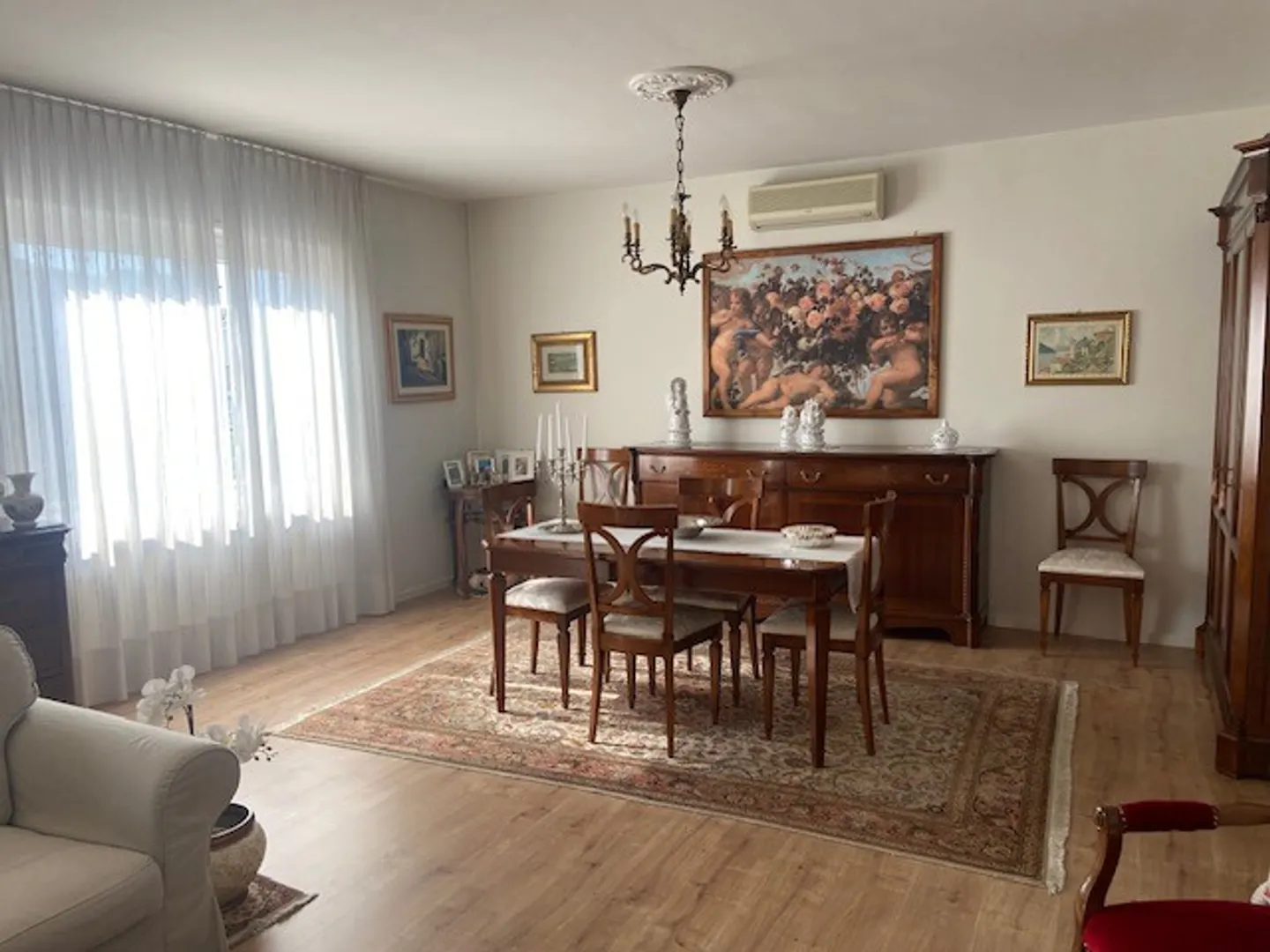 Bequeme 4,5 Zimmer im obersten Stockwerk in Chiasso - Foto 1 von 9