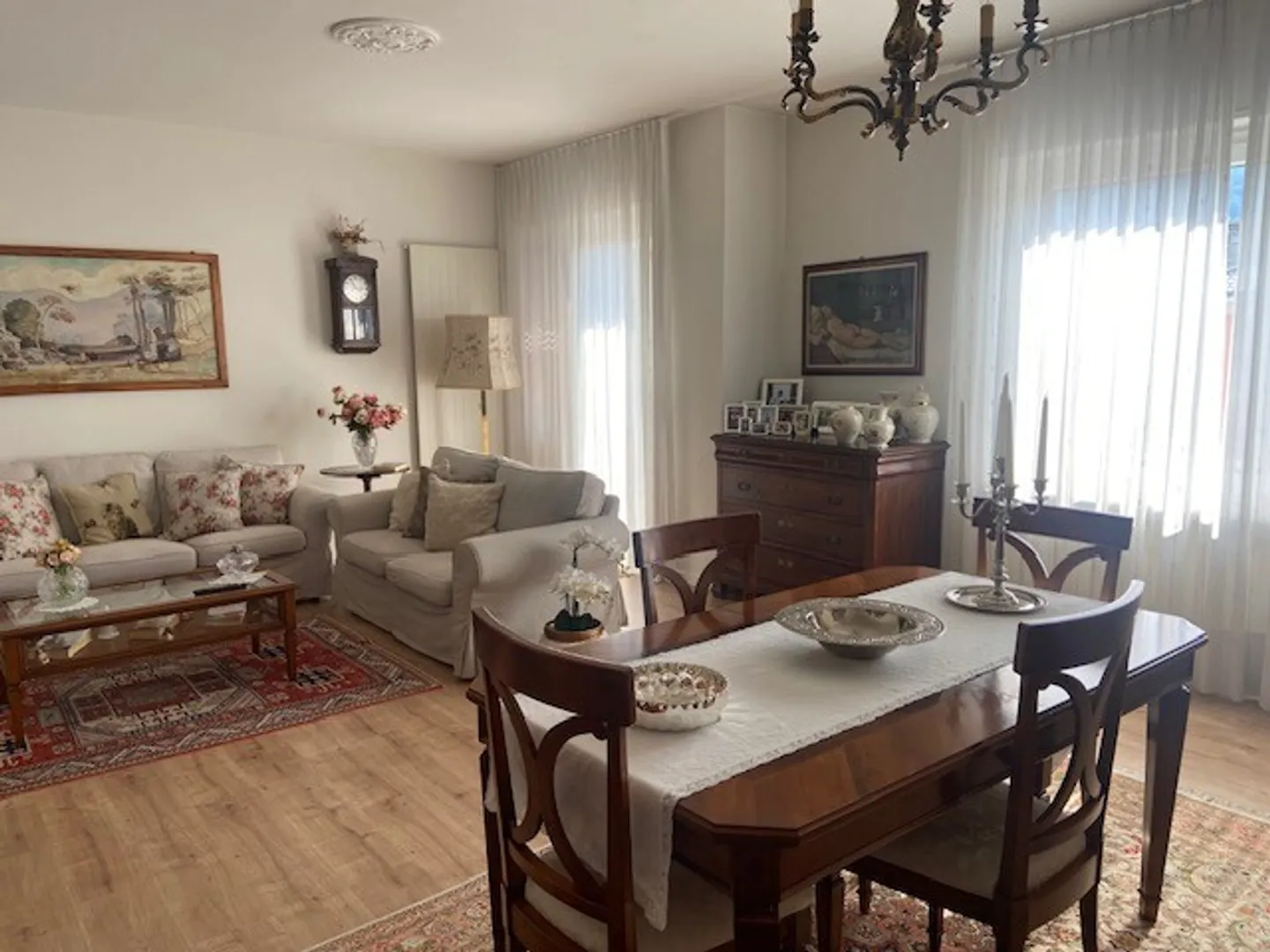Bequeme 4,5 Zimmer im obersten Stockwerk in Chiasso - Foto 3 von 9
