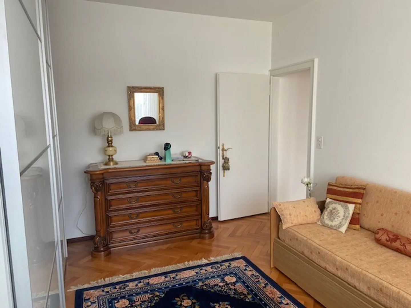 Bequeme 4,5 Zimmer im obersten Stockwerk in Chiasso - Foto 8 von 9