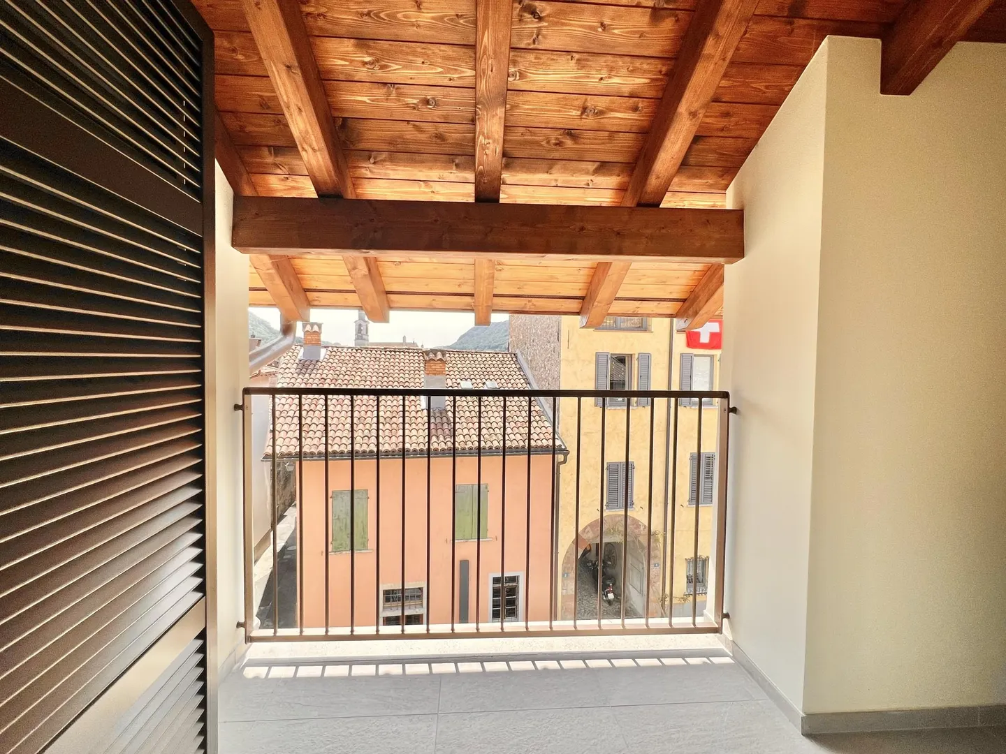 FOR RENT: Charming 2.5 Rooms with Balcony in Riva San Vitale - Photo 3 of 9