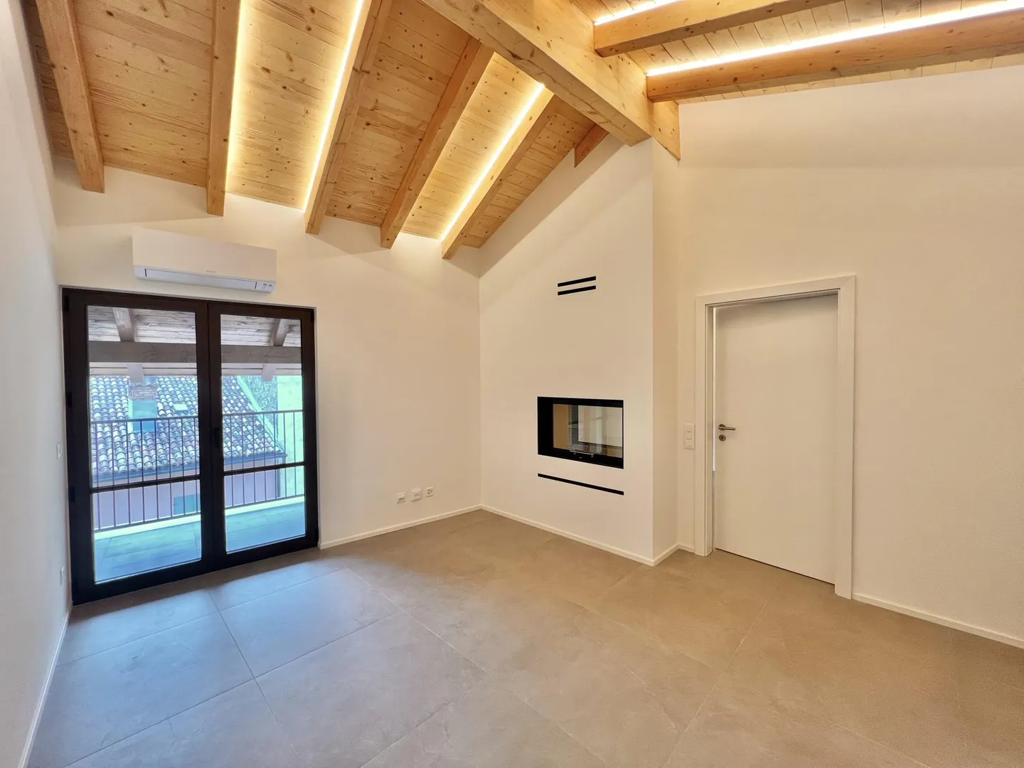 FOR RENT: Charming 2.5 Rooms with Balcony in Riva San Vitale - Photo 1 of 9