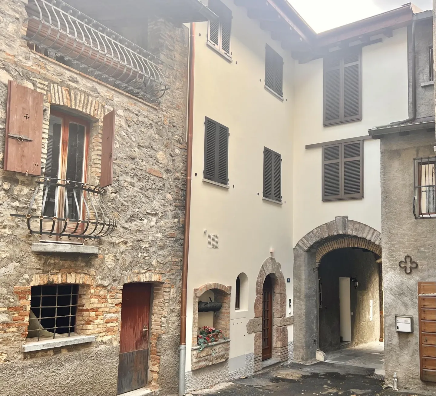 FOR RENT: Charming 2.5 Rooms with Balcony in Riva San Vitale - Photo 8 of 9