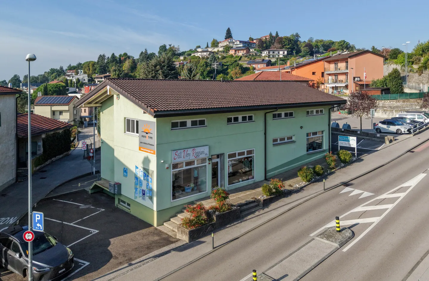COMMERCIAL BUILDING WITH OFFICES AND PARKING SPACES IN BESAZIO - Photo 11 of 12