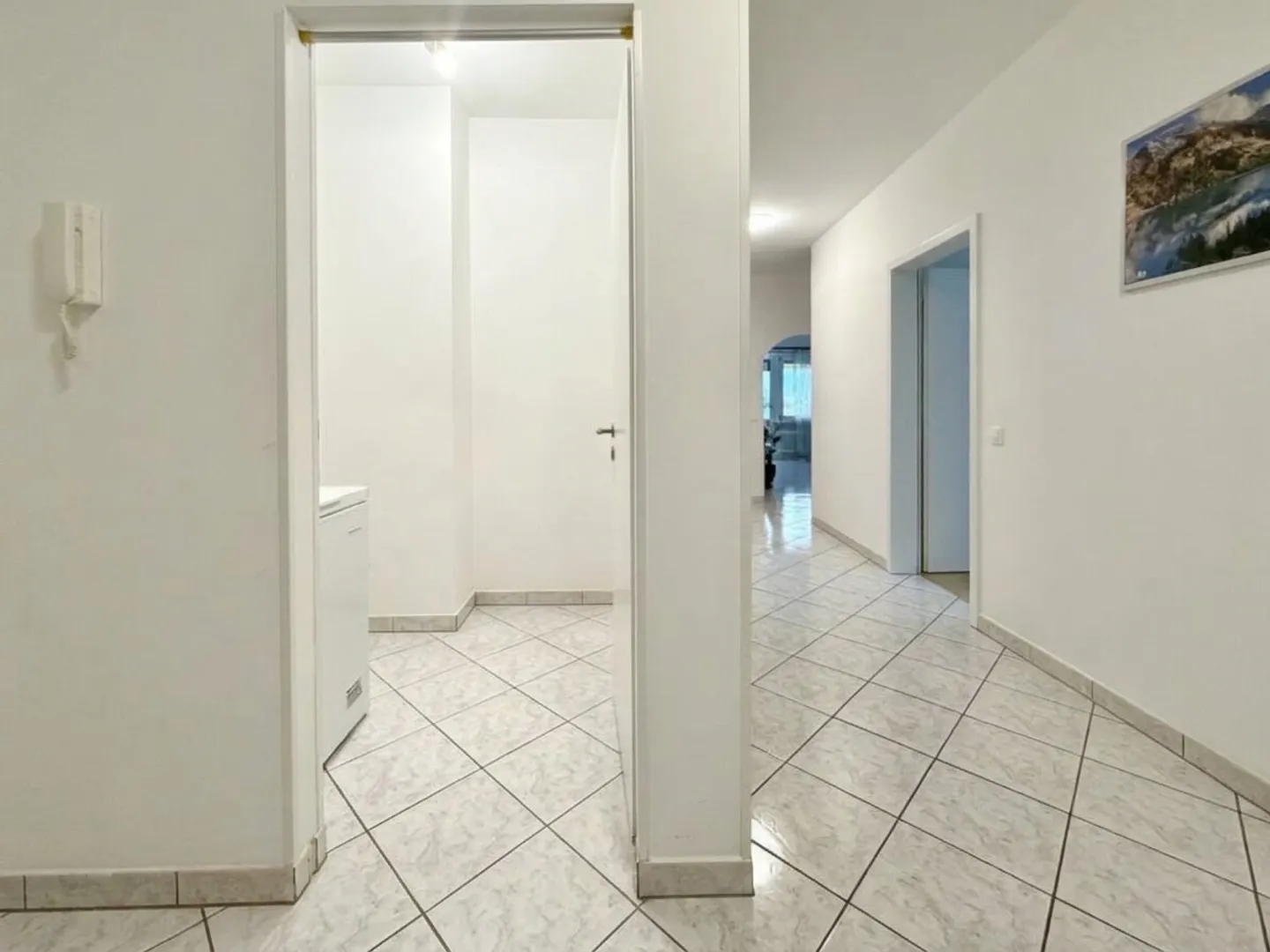 GERÄUMIGE UND HELL 3.5 ZIMMER MIT TERRASSE IN CADENAZZO - Foto 6 von 13