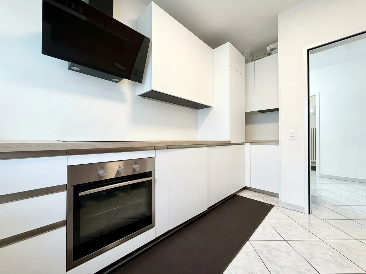 GERÄUMIGE UND HELL 3.5 ZIMMER MIT TERRASSE IN CADENAZZO - Foto 5 von 13