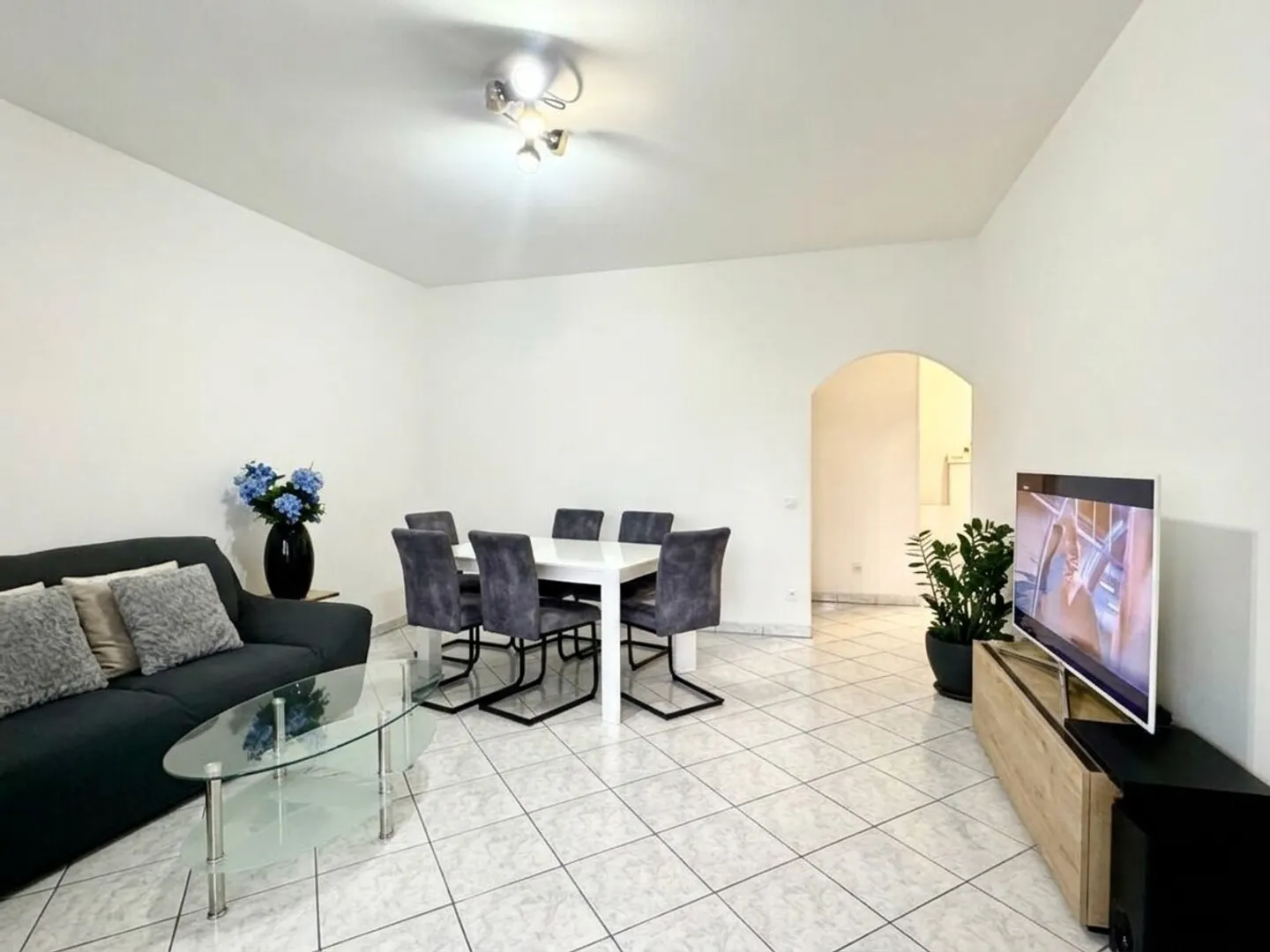 GERÄUMIGE UND HELL 3.5 ZIMMER MIT TERRASSE IN CADENAZZO - Foto 3 von 13