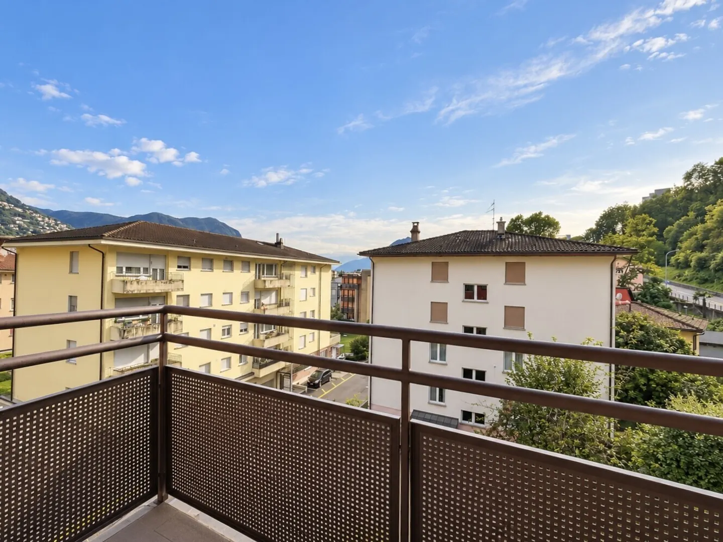 AFFITTASI ATTICO ARREDATO DI 3.5 LOCALI CON BALCONE A LUGANO - Photo 6 sur 13