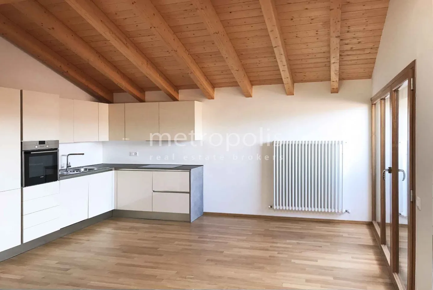 BELLISSIMO 3.5 LOCALI ALL'ULTIMO PIANO A RANCATE - Foto 1 di 10