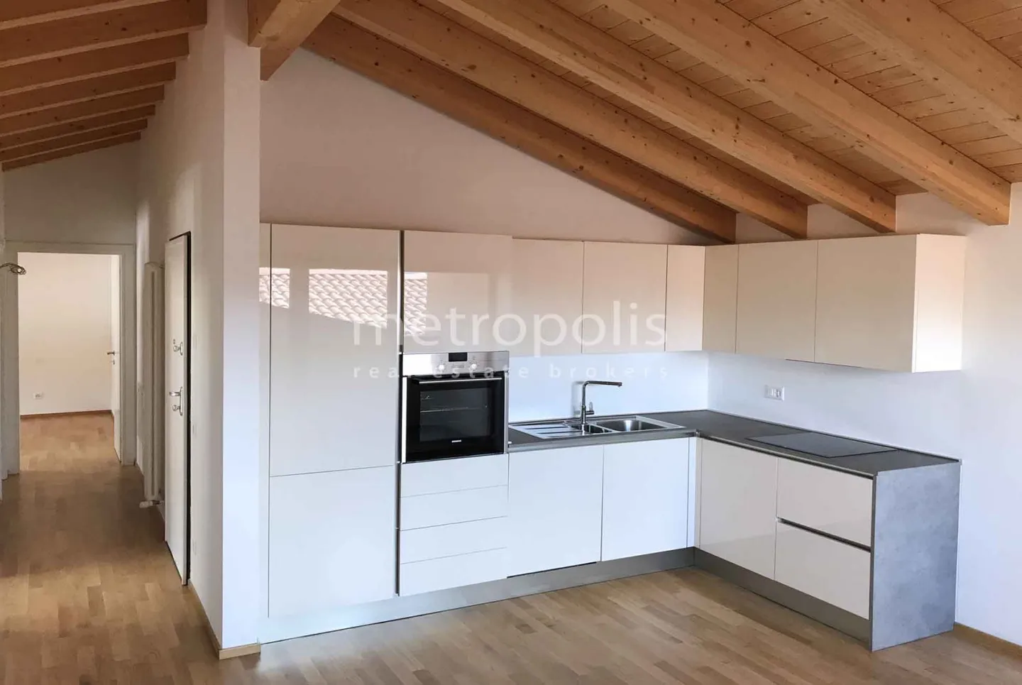 BELLISSIMO 3.5 LOCALI ALL'ULTIMO PIANO A RANCATE - Foto 2 di 10