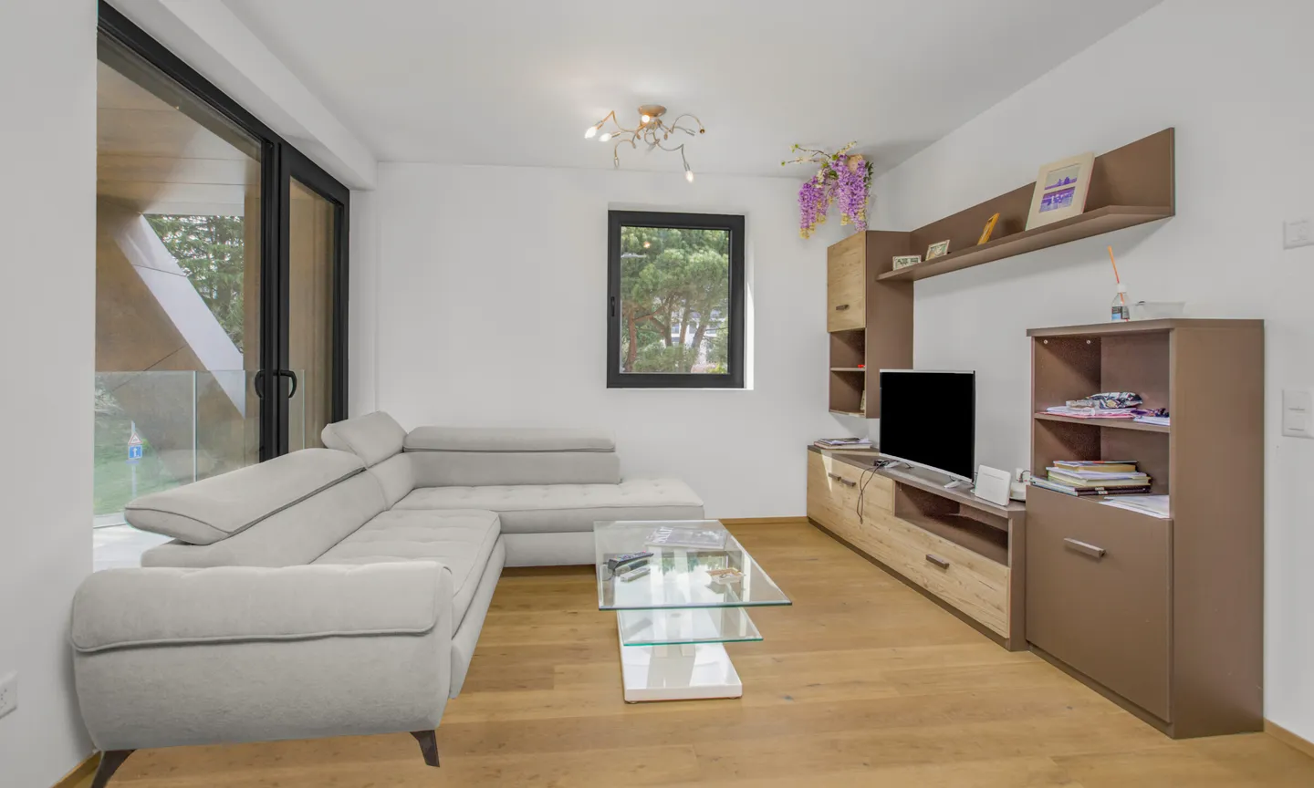 MODERNES 3.5 ZIMMER IN EINER HOCHWERTIGEN WOHNANLAGE IN MASSAGNO - Foto 1 von 13