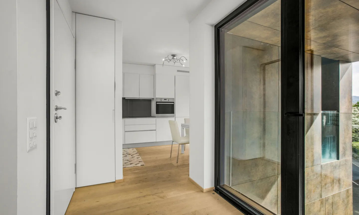 MODERNES 3.5 ZIMMER IN EINER HOCHWERTIGEN WOHNANLAGE IN MASSAGNO - Foto 3 von 13