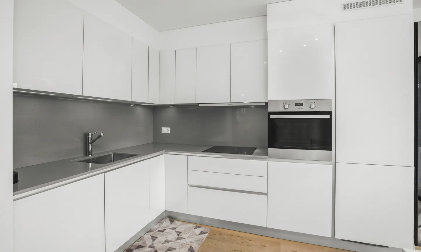 MODERNES 3.5 ZIMMER IN EINER HOCHWERTIGEN WOHNANLAGE IN MASSAGNO - Foto 4 von 13